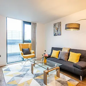 Free Parking, Iquarter Luxe 2 Bed - Available & Book Today Apartment