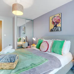 Angels - Blonk Street Luxury Apartment